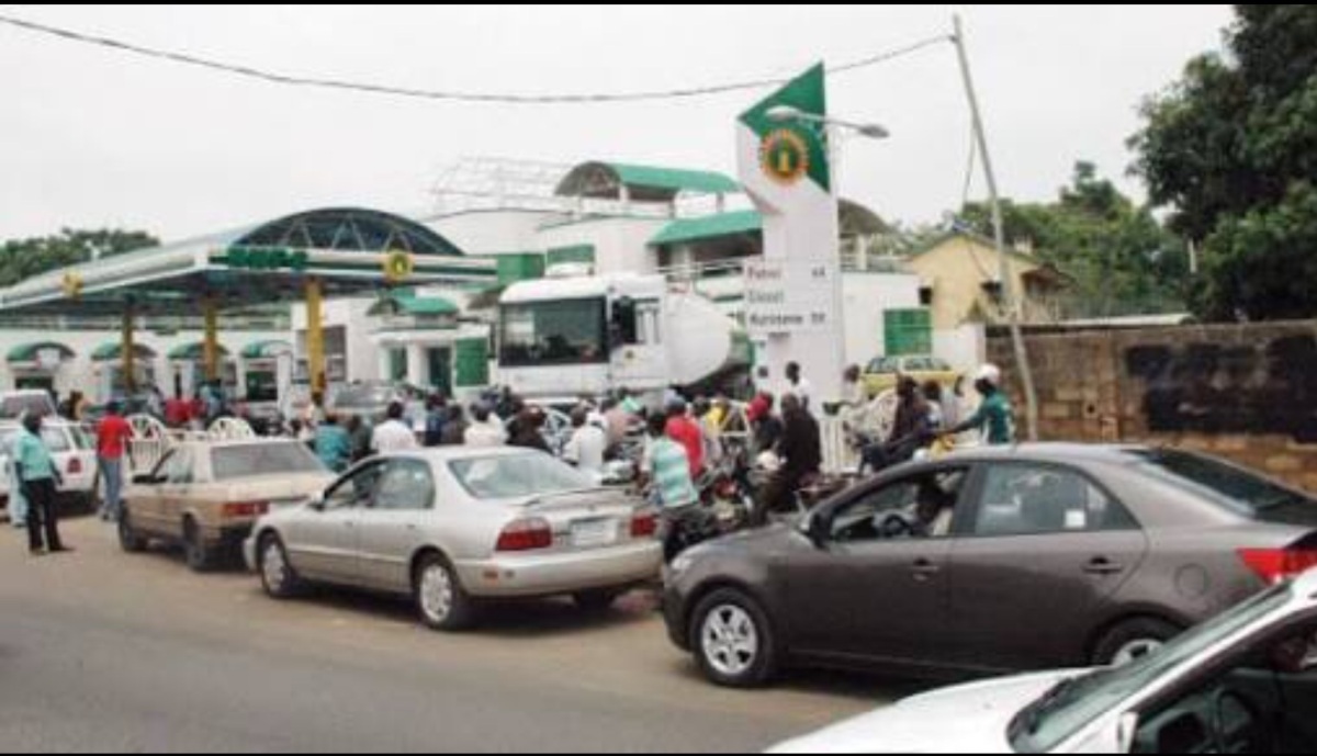 Nigeria: NSCDC Arrests Eight Filling Station Managers, Two Tankers Over Fuel Diversion